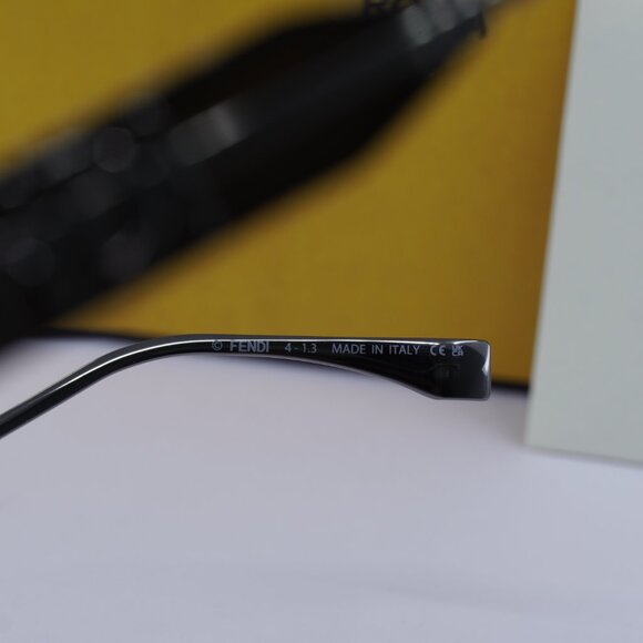 Fendi FE40083U 20B Butterfly Sunglasses - Grey - Picture 8 of 9